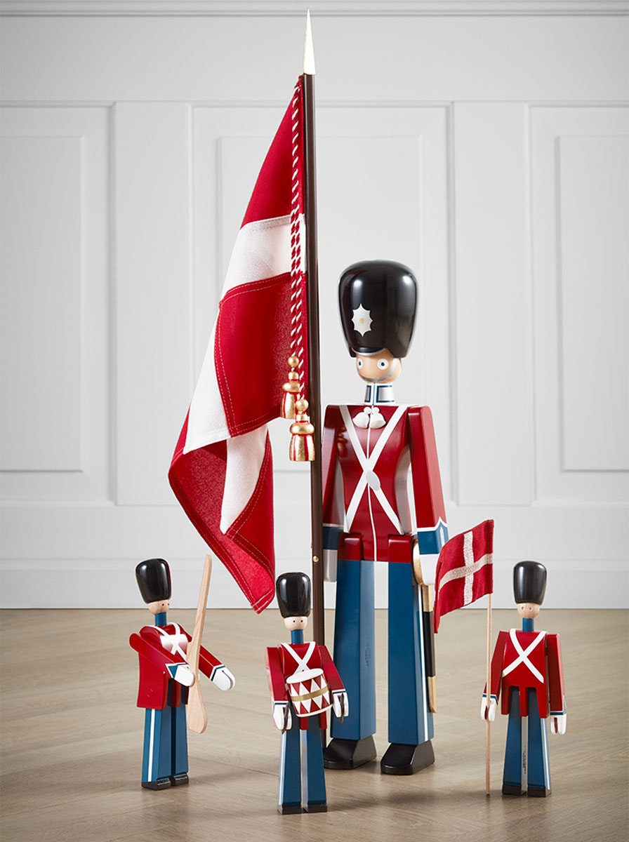 Kay Bojesen Standard-Bearer Medium, Red/Blue/White