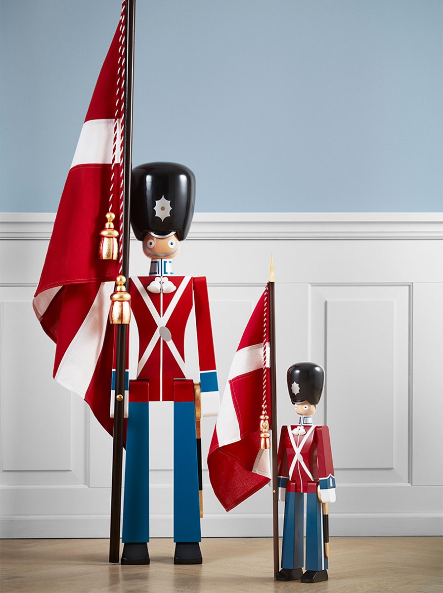 Kay Bojesen Standard-Bearer Medium, Red/Blue/White