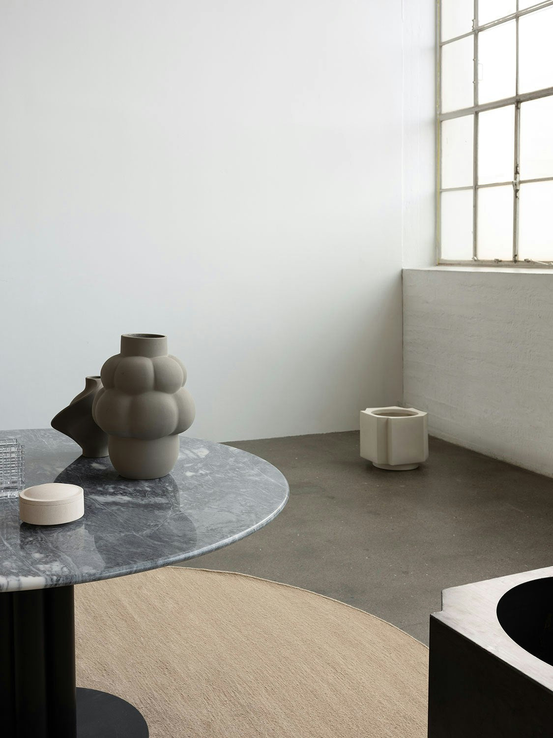  Gallery Objects 05 Dose Ø30 Cm, Lime Stone